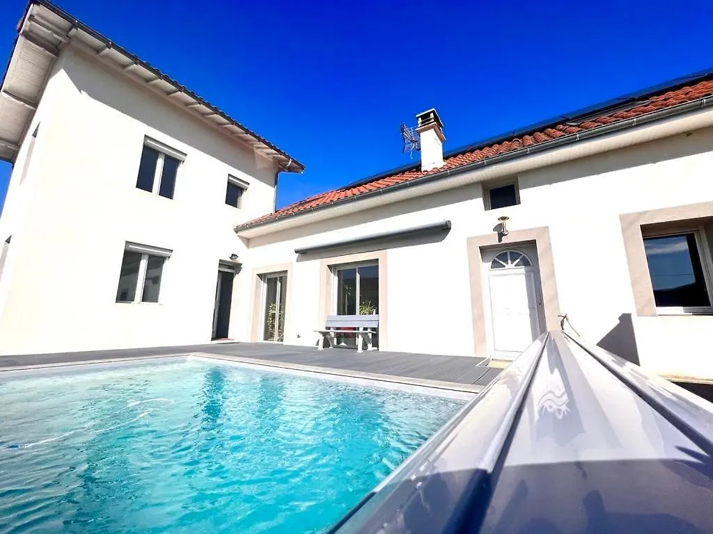La Villa De Julien Avec Piscine Aureilhan  Homestay